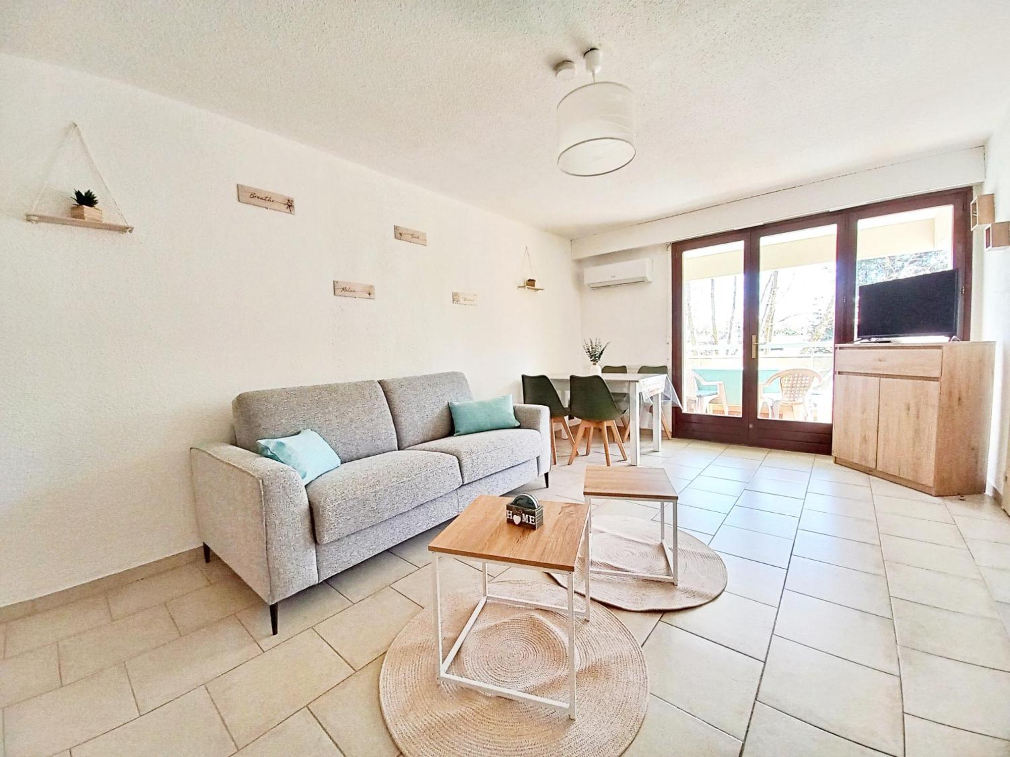 Cosy - Clim, Wifi & Parking Apartment